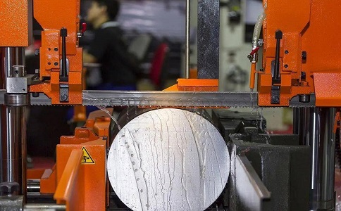 凤岗镇立式金属带锯床切削出现跑带故障解决方法！